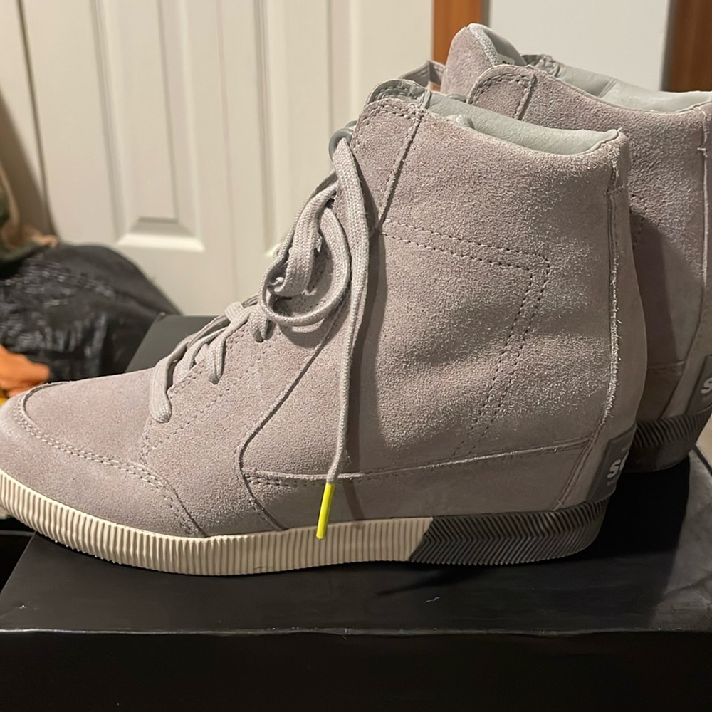 Sorel Dove gray out and about wedge 9.5